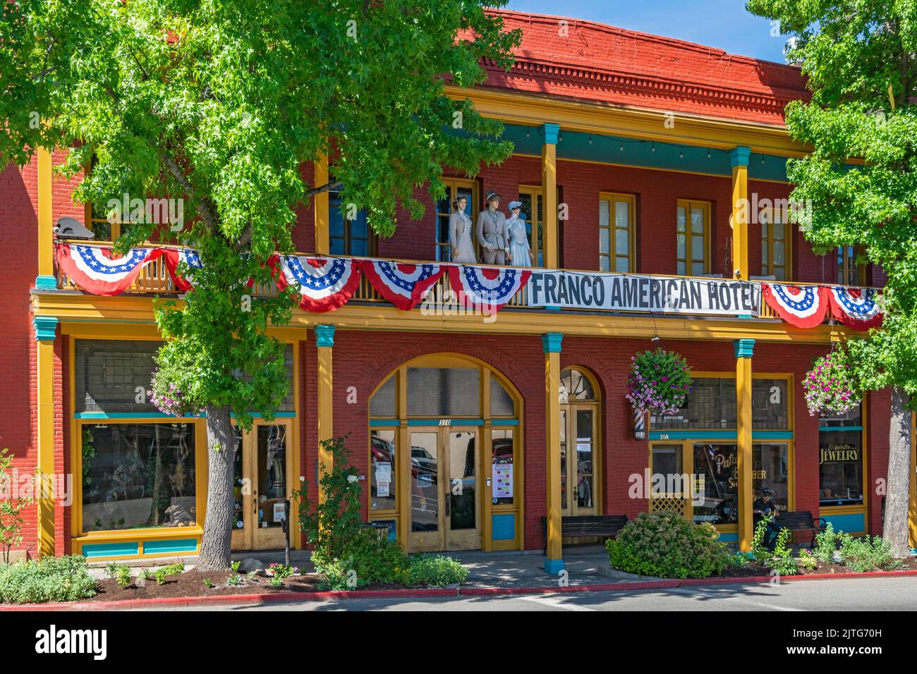 California, Yreka, Old Town, Franco American Hotel, started 1855, mannequins on balcony Stock Photo