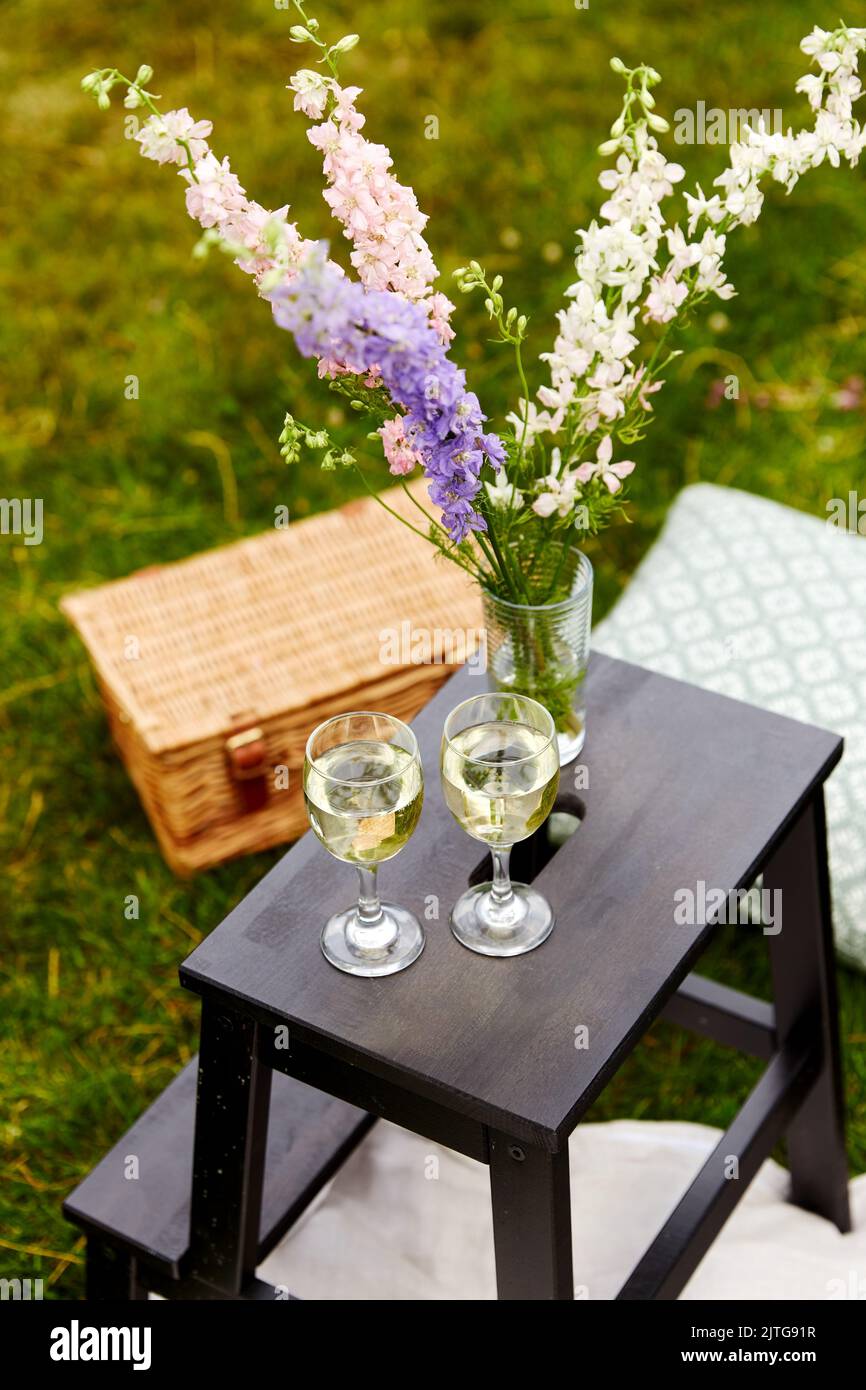 picnic basket, flowers and wine glasses at park Stock Photo Alamy