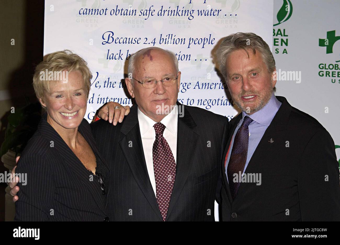 Beverly Hills, California, USA. 15th Apr, 2005. Glenn Close, Mikhail Gorbachev and Michael Douglas. Mikhail Gorbachev and Global Green Announce Awards for Contribution to the Environment at the Beverly Hills Hotel. Photo Credit: Giulio Marcocchi/Sipa Press/0504181859 Credit: Sipa USA/Alamy Live News Stock Photo