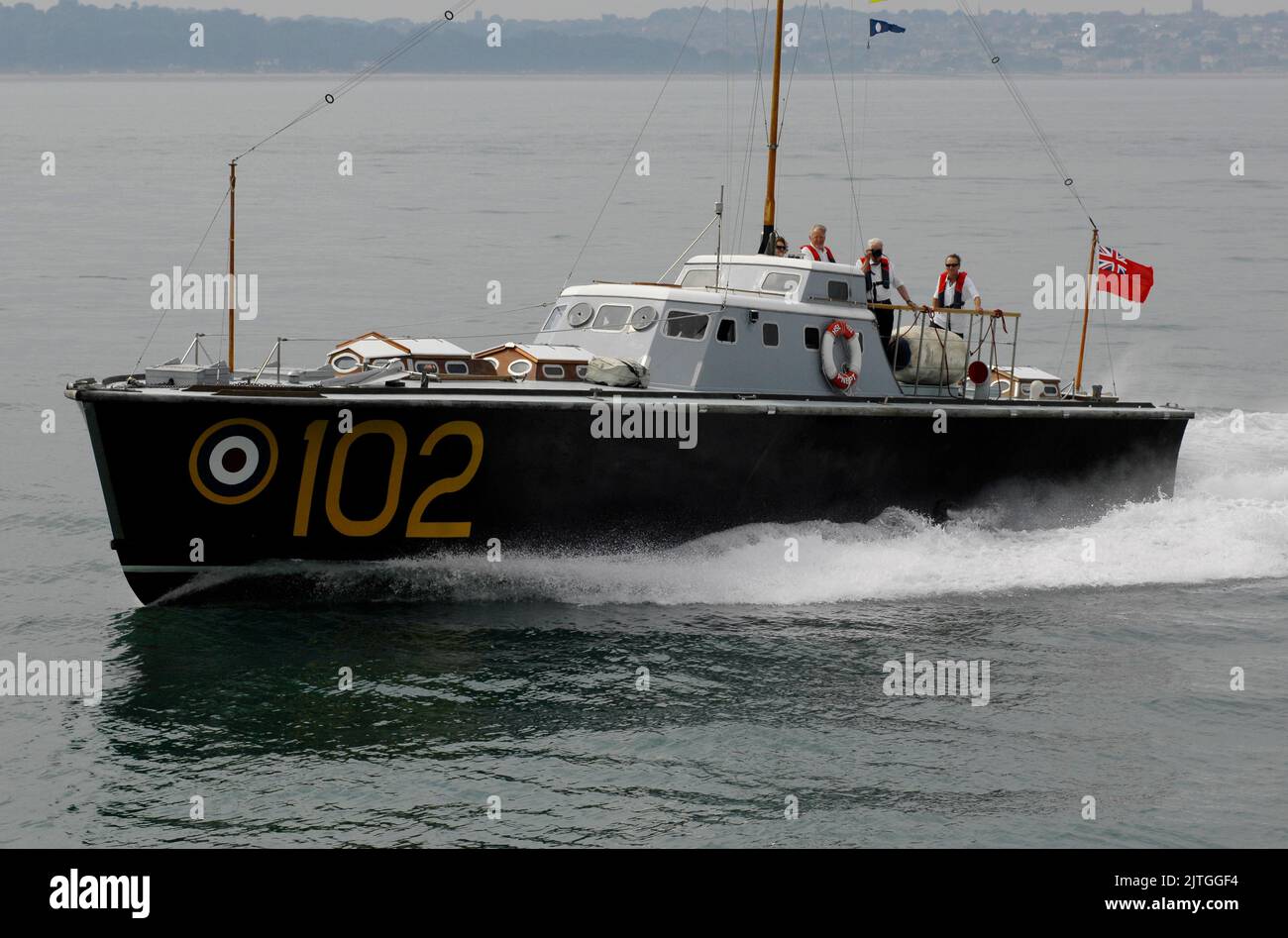 AJAXNETPHOTO. 25TH AUGUST, 2016. SOLENT, ENGLAND. - HIGH SPEED LAUNCH - RESTORED SECOND WORLD WAR RAF AIR SEA RESCUE LAUNCH HSL 102 BUILT IN 1937 AT SPEED IN THE SOLENT. VESSEL WAS ONE OF THE RAF 100 CLASS DESIGNED BY FRED COOPER AND BUILT BY BRITISH POWERBOATS AT HYTHE. PHOTO:JONATHAN EASTLAND/AJAX REF:D162508 6156 Stock Photo