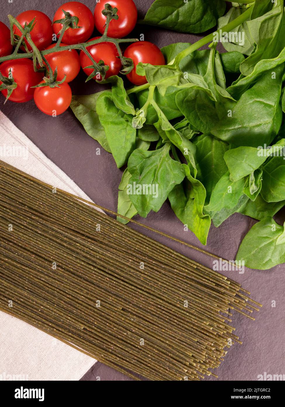 Vegetarian, vegan spinach noodles. Healthy food Stock Photo Alamy