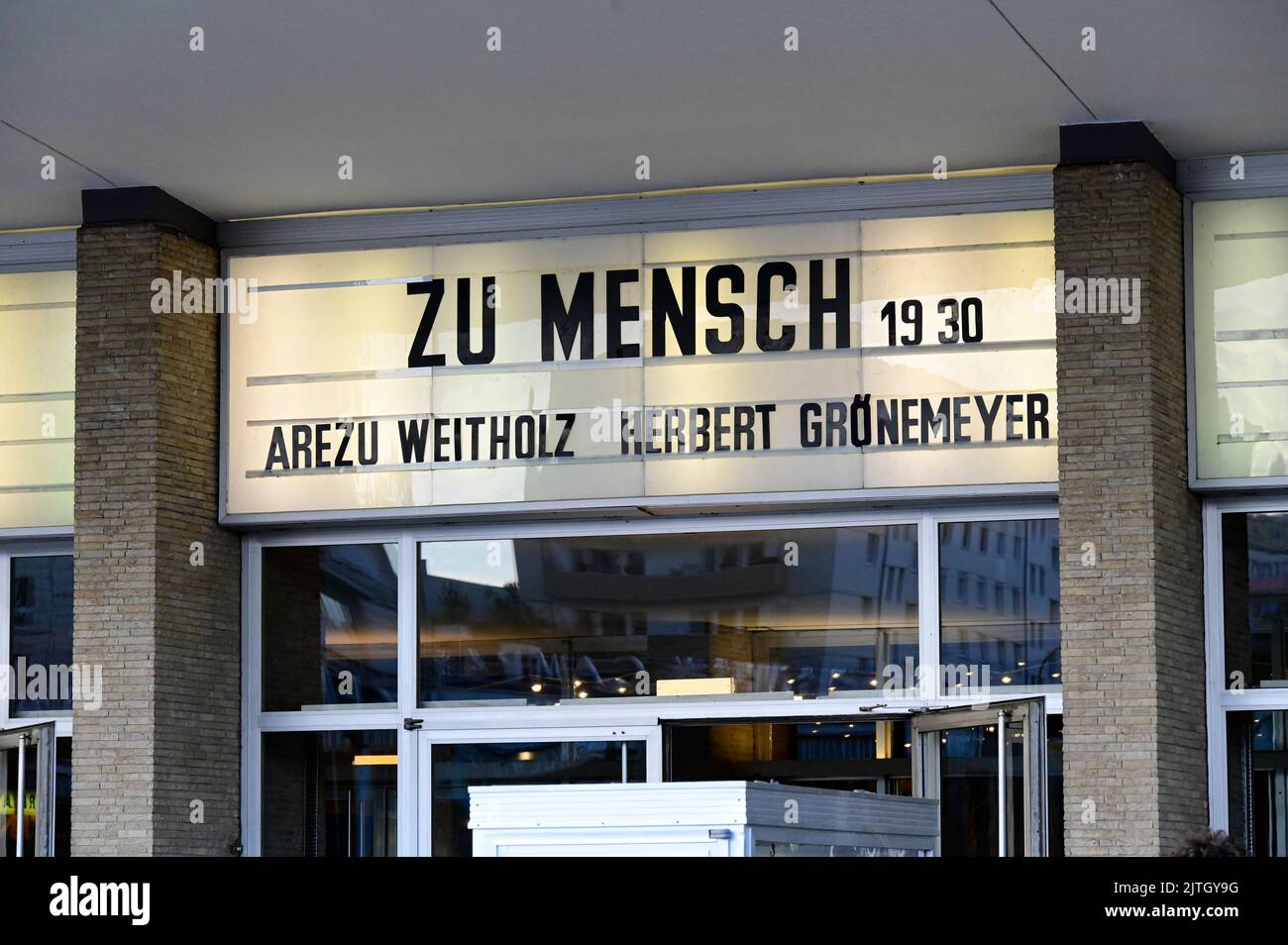Arezu Weitholz (Autorin) und Herbert Grönemeyer bei der Buchpremiere ...