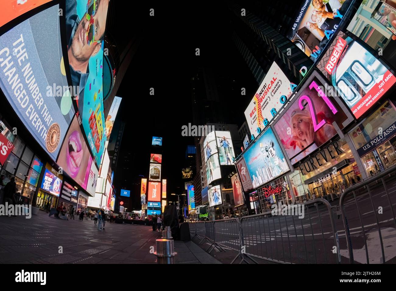 Atmosphere at the Forever 21 new Times Square location at Forever 21  News Photo - Getty Images