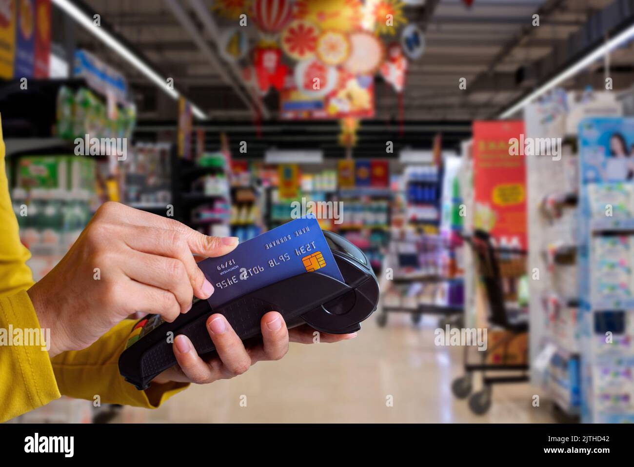 Paying with credit card in supermarket. Stock Photo