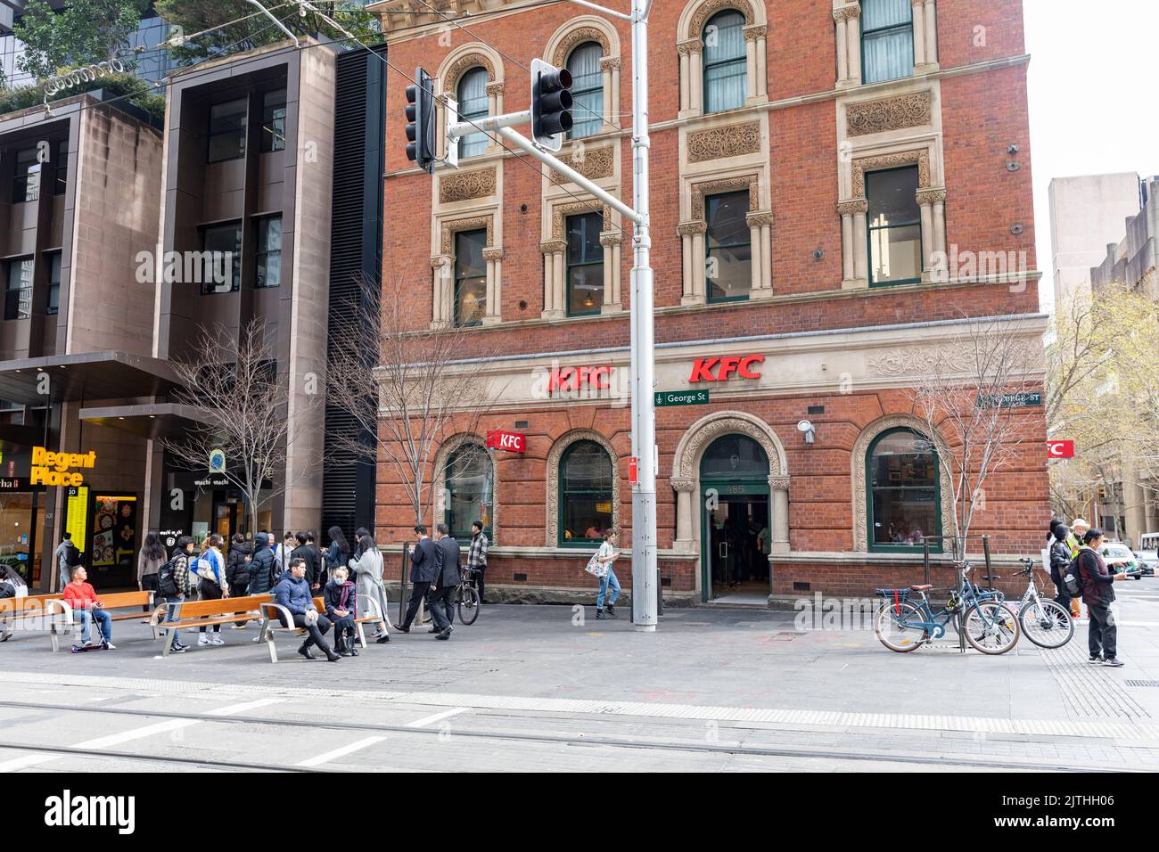 23rd December 2018, Sydney NSW Australia : Street View At The Crossing Of  George And Bathurst Street With KFC In Old Bricks Building And People In Sydney  NSW Australia Stock Photo, Picture