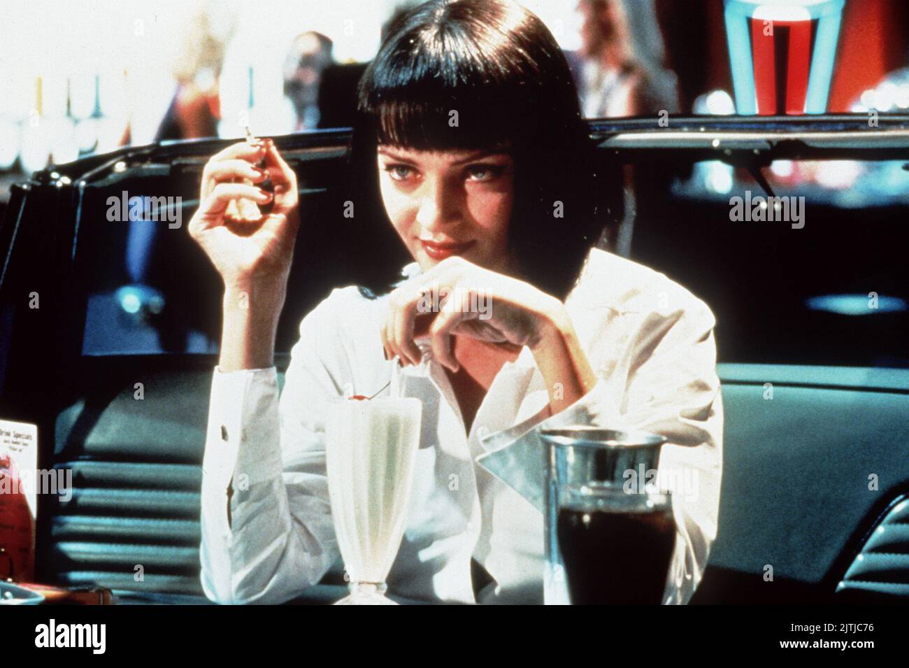 Pulp Fiction, 1994 Regie: Quentin Tarantino Schauspielerin: UMA THURMAN mit Zigarette Stock Photo