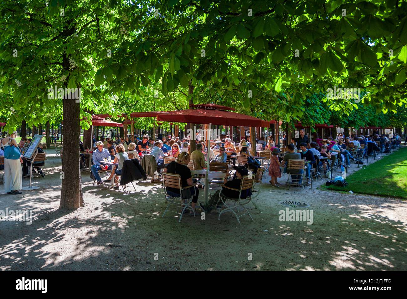 Lunch time at Jardin des Tuileries restaurant, Paris Stock Photo