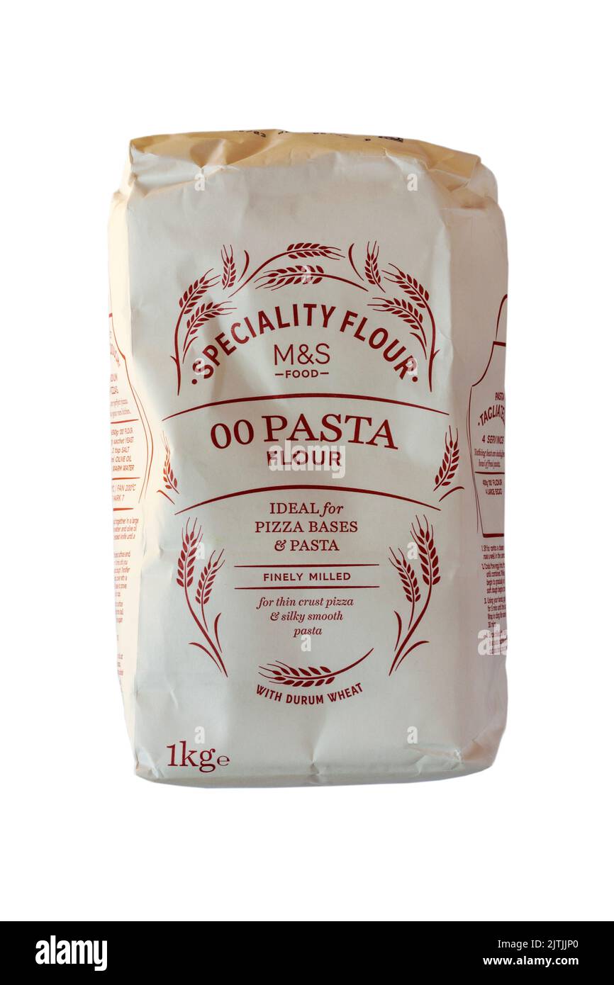 00 Pasta Flour speciality flour from M&S ideal for pizza bases & pasta finely milled for thin crust pizzas & silky smooth pasta with durum wheat Stock Photo