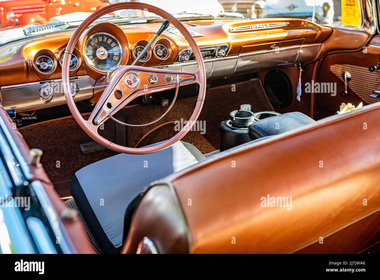 Revell 854497 1/25 66 Chevy Impala SS 396 2N1 Plastic Model Kit, image size:1300x956