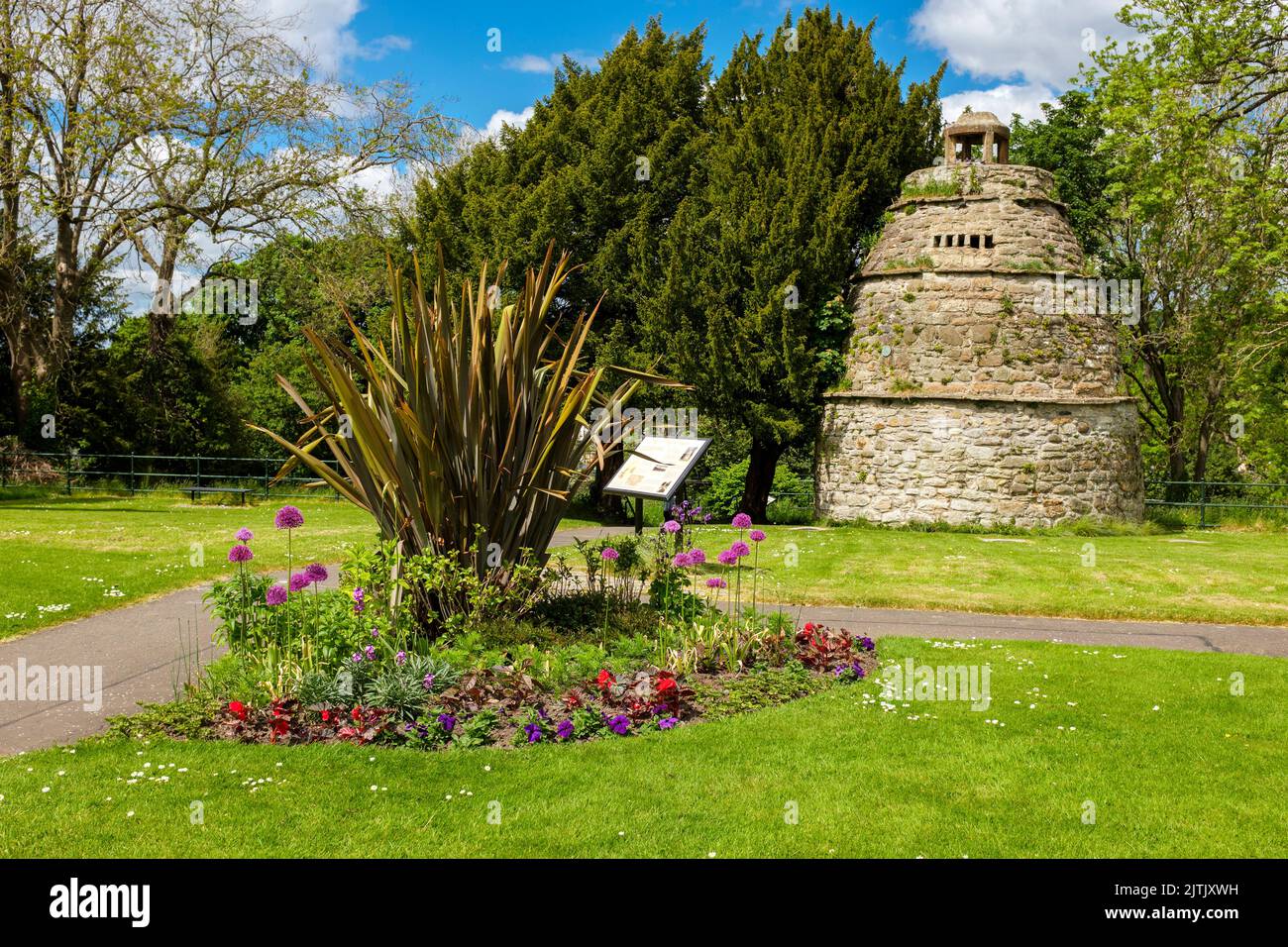 Dovecote in Learmonth Gardens, Linlithgow, Scotland, UK Stock Photo