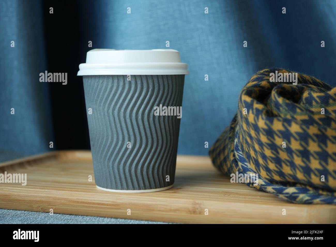 take away paper coffee cup o on cafe table Stock Photo - Alamy