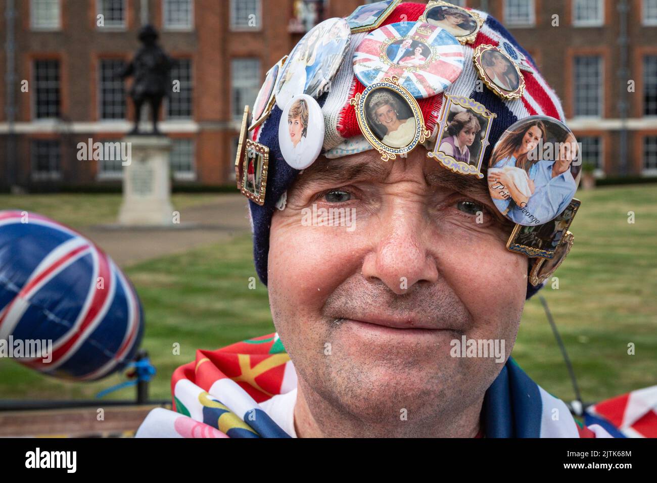 London, UK. 31st Aug, 2022. Royal Superfan John at the gates. Royal fans and visitors gather at the gates to Kensington Palace to commemorate the 25th anniversary of th tragic death of Diana Princess of Wales. Credit: Imageplotter/Alamy Live News Stock Photo