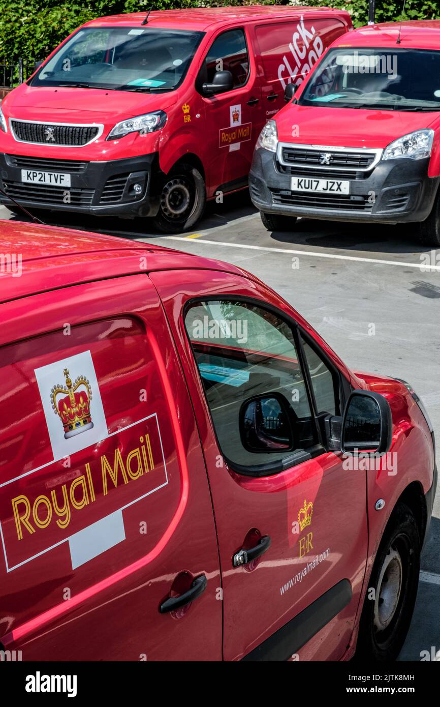 Dorking, Surrey Hills, London, UK, August 26 2022, Royal Mail Post