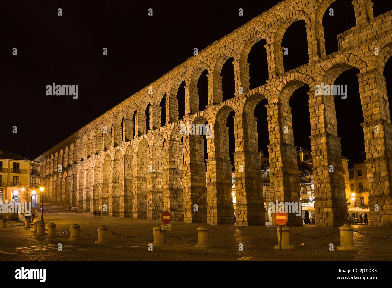 Segovia, Spain - August 21, 2020: Aqueduct of Segovia from Plaza Artilleria at night, Segovia, Spain. Stock Photo