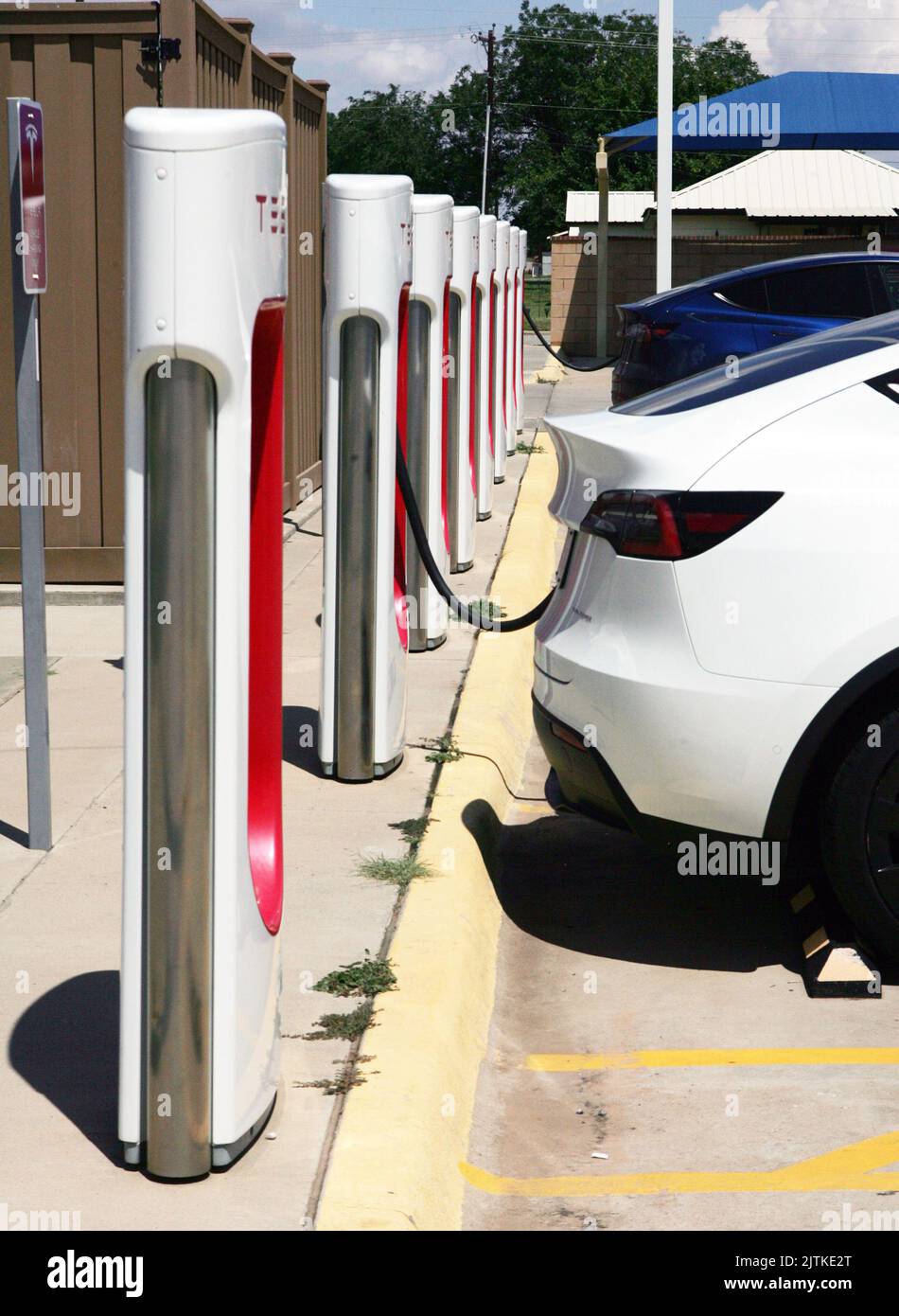 Childress, USA. 23rd Aug, 2022. Two Tesla vehicles charge at Texas service station. The eight charging stations are a new addition to the service station located in Childress, Texas on Aug. 23, 2022. Childress, population 6,109, is located on HWY 287 between Wichita Falls and Amarillo, Texas. (Photo by Steven Clevenger/Sipa USA) Credit: Sipa USA/Alamy Live News Stock Photo