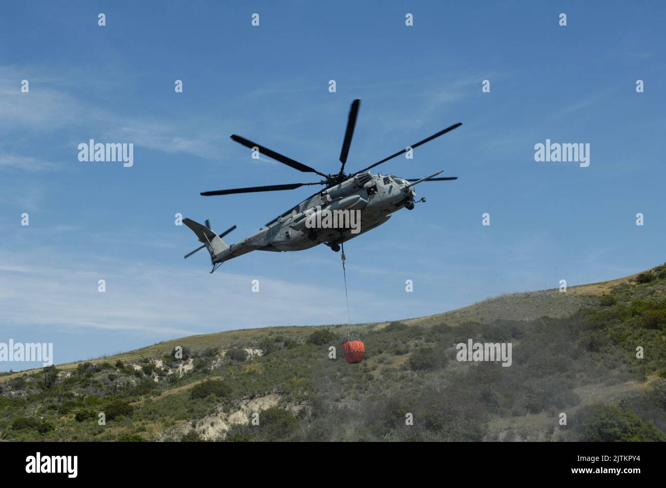 USMC CH-53E Super Stallion with bambi bucket during wildfire training aboard MCB Camp Pendleton, California Stock Photo