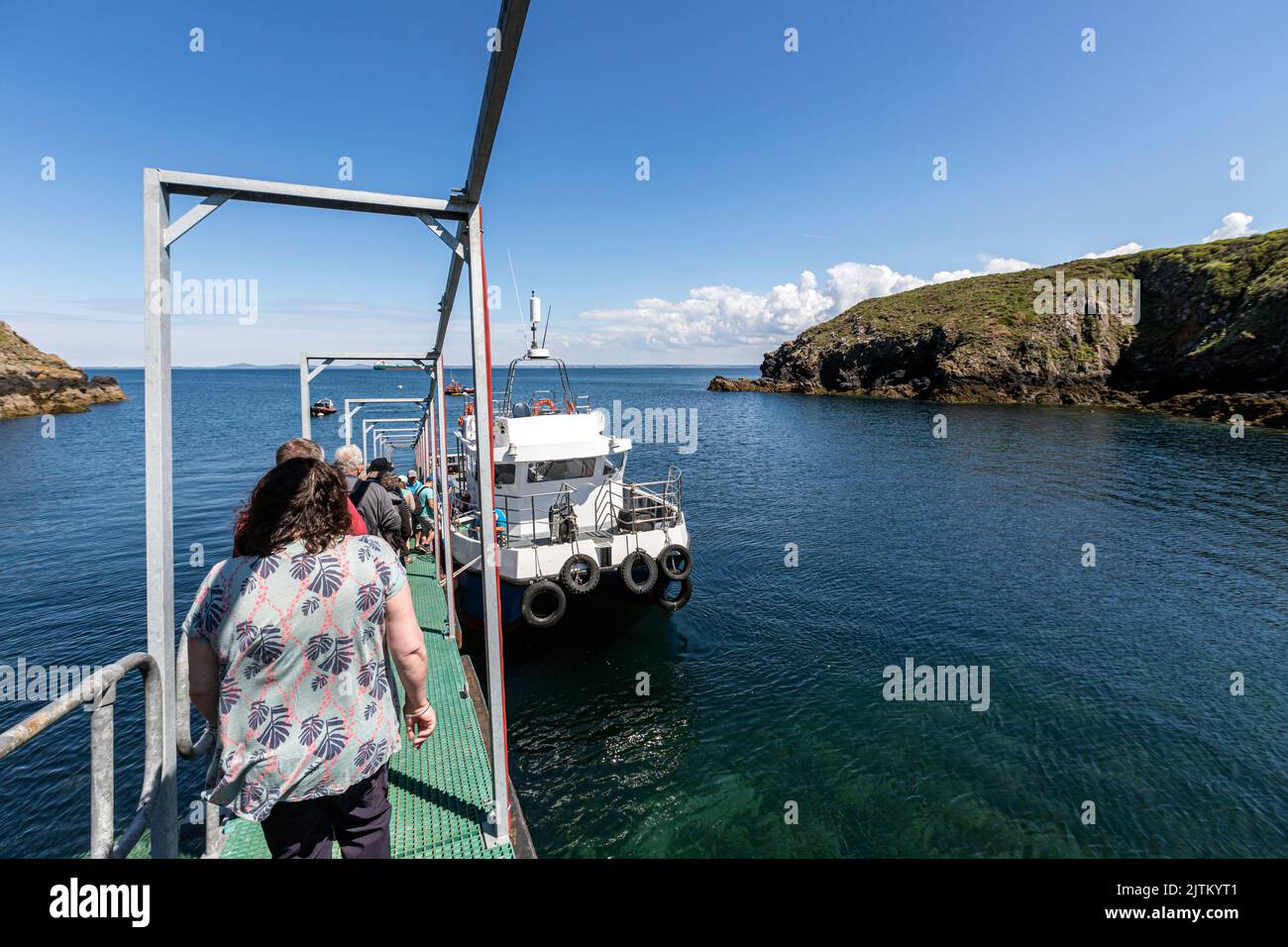 Martin's Haven bay, departure for tourist boat to Skomer Island ...