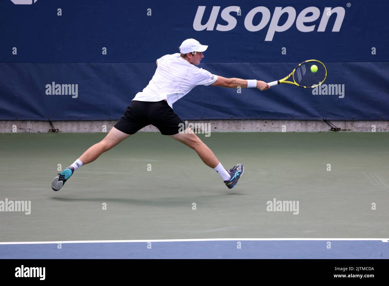 NEW YORK, NY - AUGUST 31: Botic van de Zandschulp of the Netherlands during his match against Corentin Moutet of France at USTA Billie Jean King National Tennis Center on August 30, 2022 in New York City. (Photo by Adam Stoltman/BSR Agency) Stock Photo