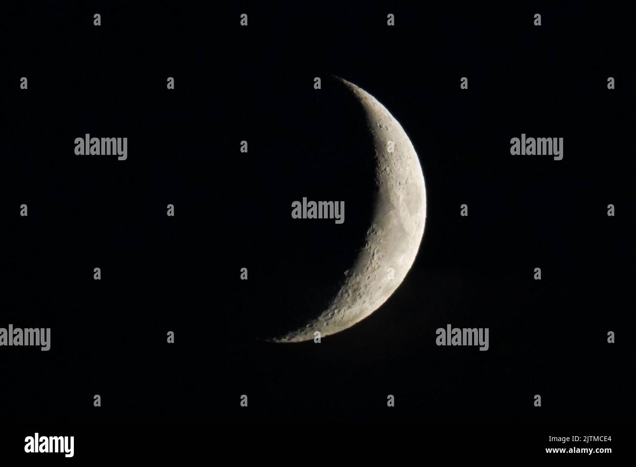 Rainham, Essex, UK. 31st Aug, 2022. UK Weather: 17% waxing crescent moon over Rainham, UK. Credit: Marcin Rogozinski/Alamy Live News Stock Photo