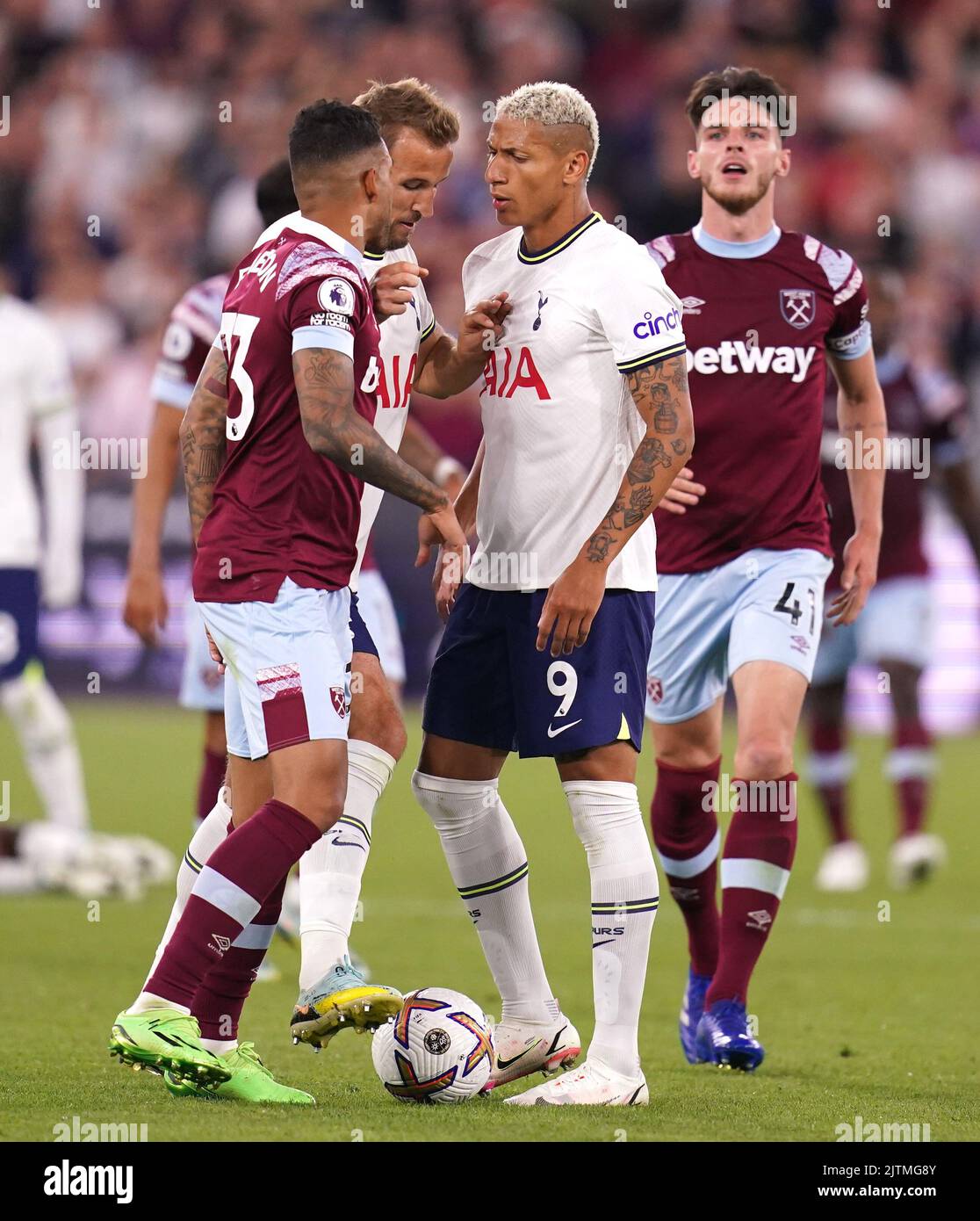 Tottenham Hotspur's Richarlison (second right) and West Ham United's dos Santos Emerson Palmieri (left) are separated during the Premier League match at the London Stadium, London. Picture date: Wednesday August 31, 2022. Stock Photo