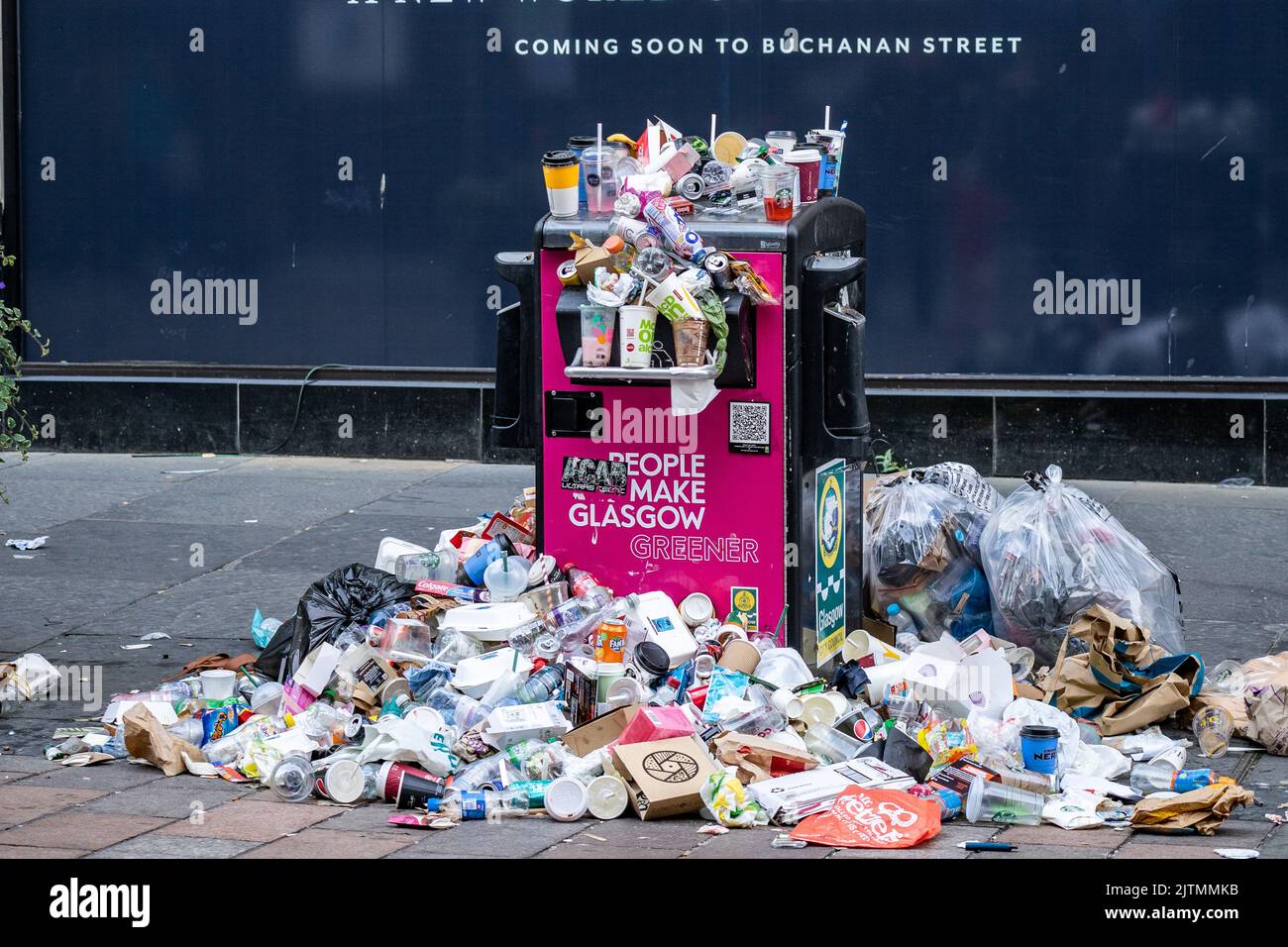 GLASGOW , SCOTLAND 31ST AUGUST 2022, RUBBISH PILES HIGH ACROSS GLASGOW AS BIN MEN STRIKE Stock