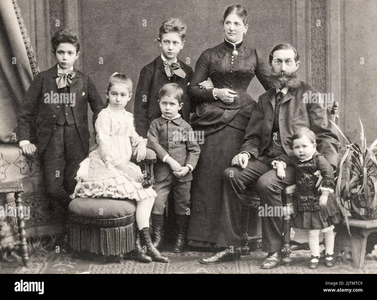 Old family photo. Parents with five children. Vintage picture Wien ca. 1900 Stock Photo