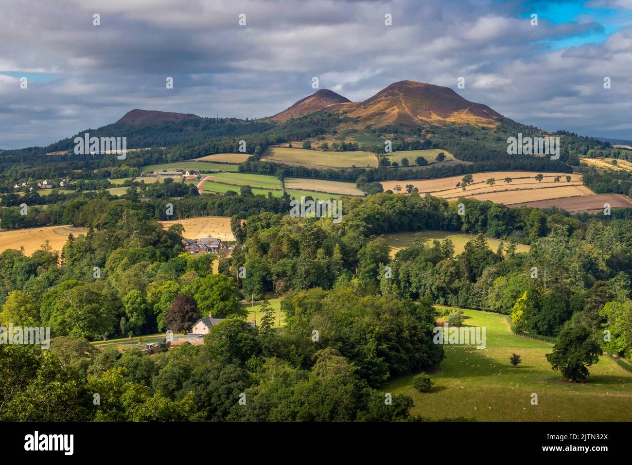 Scott's View, Scottish Borders, UK. 31st Aug, 2022. The stunning landscape of Scott's View in the Scottish Borders, a popular viewpoint for cyclists, walkers and tourists. Dedicated to the famous Scottish author, Sir Walter Scott, who's home Abbotsford is just a few miles away. Picture Credit: phil wilkinson/Alamy Live News Stock Photo
