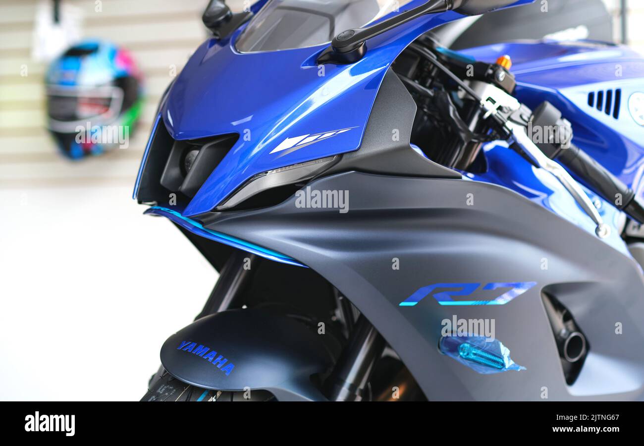 Yzf r7 hi-res stock photography and images - Alamy