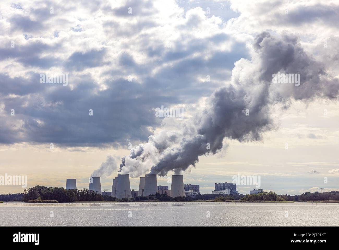 Peitz, Germany. 31st Aug, 2022. Steam rises from cooling towers at Lausitz Energie Kraftwerk AG (LEAG). Deutsche Bahn will take over the training workshop of the Lusatian energy company LEAG at the Jänschwalde power plant in the Spree-Neisse district from 2025. This agreement was signed today by HR directors Waniek (LEAG) and Seiler (Deutsche Bahn) in the presence of Brandenburg's Minister President Woidke. Credit: Frank Hammerschmidt/dpa/Alamy Live News Stock Photo