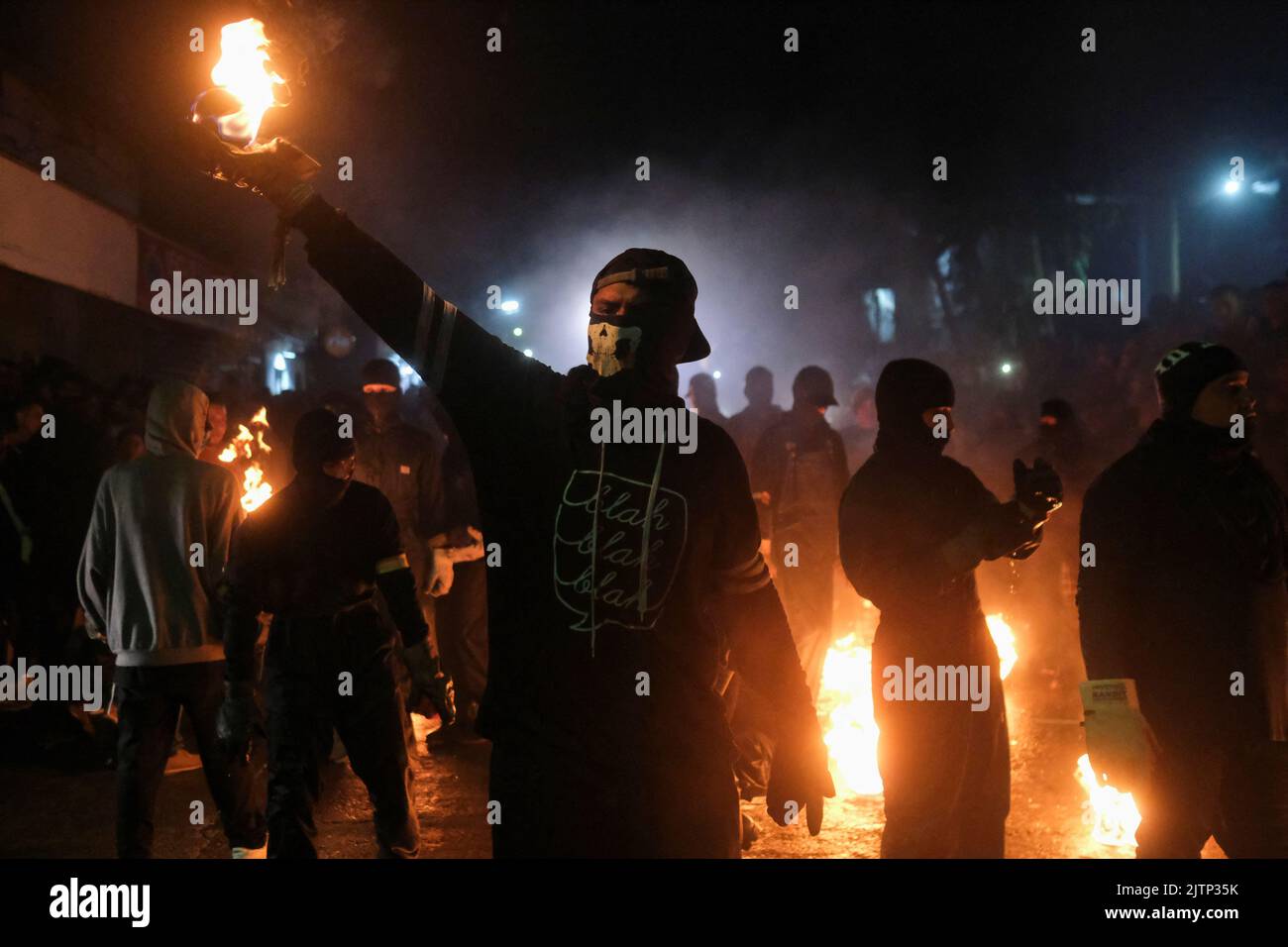 Bolas de fuego hires stock photography and images Alamy