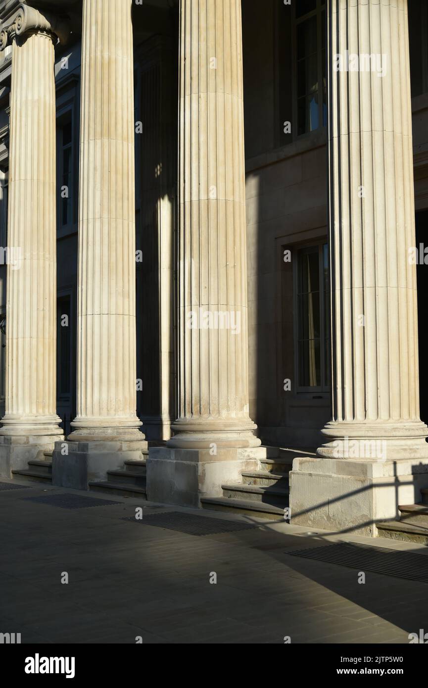 Building with columns Stock Photo - Alamy
