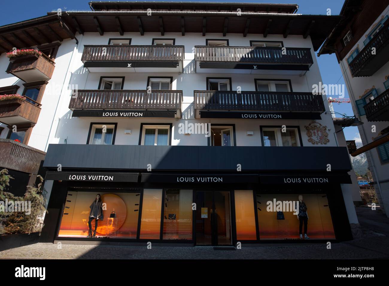 Cortina d’ampezzo fashion hi-res stock photography and images - Alamy