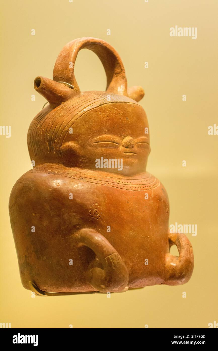 Pre columbian ceramic on display in the Museo del Oro. The Museum of Gold is a museum located in Bogota, Colombia. Stock Photo