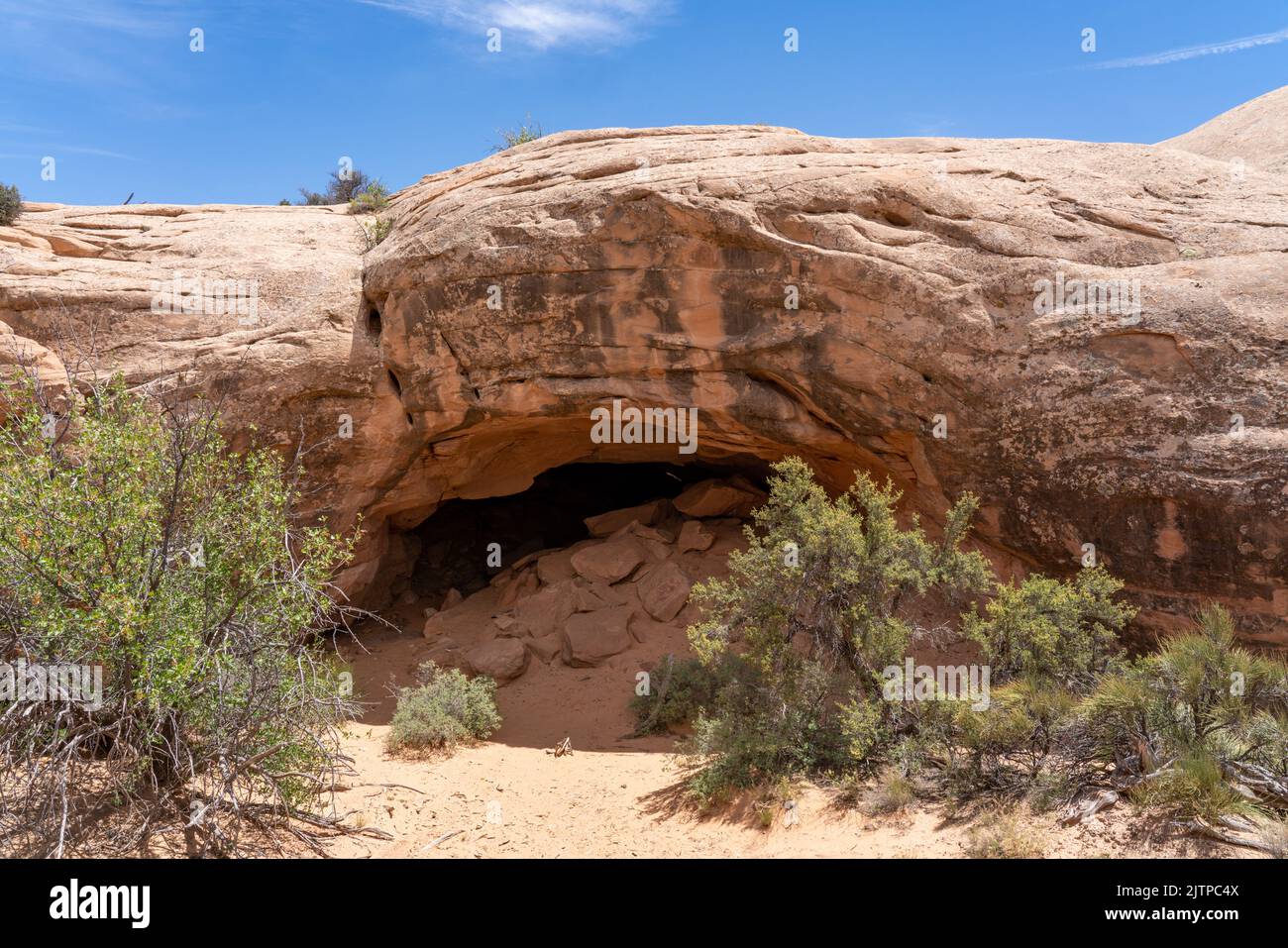 The Dellenbaugh Tunnel is a low 100'long tunnel through Navajo