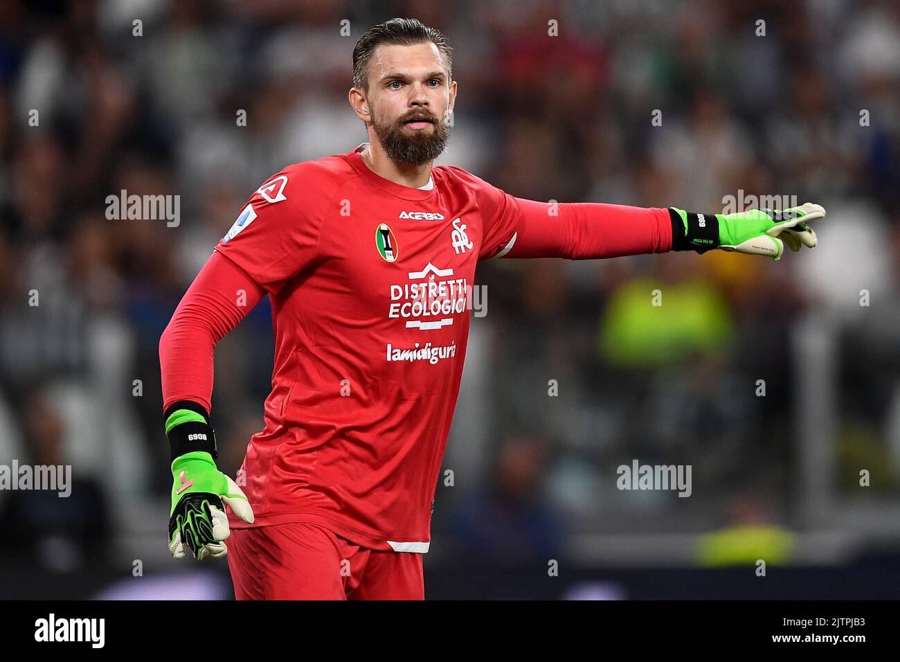 Turin, Italy. 31 August 2022. Bartlomiej Dragowski of Spezia Calcio gestures during the Serie A football match between Juventus FC and Spezia Calcio. Credit: Nicolò Campo/Alamy Live News Stock Photo