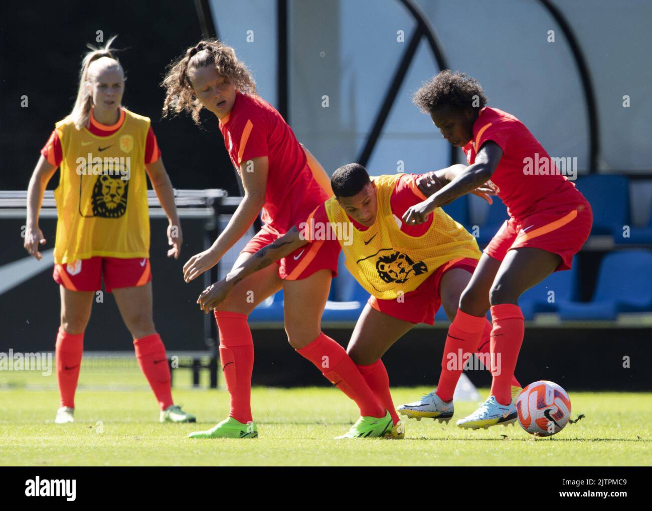 ZEIST - Shanice van de Sande, Fenna Kalma, Lineth Beerensteyn during a training session of the Dutch women's national team. The Orange Lionesses are preparing for the friendly match against Scotland. ANP OLAF KRAAK Stock Photo