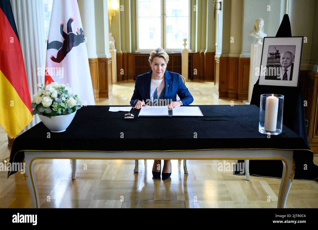 Berlin, Germany. 01st Sep, 2022. Franziska Giffey (SPD), Governing Mayor of Berlin, signs the book of condolence for the late honorary citizen of Berlin, Mikhail S. Gorbachev, at the Red City Hall. Nobel Peace Prize winner and former Soviet leader Gorbachev died in Moscow at the age of 91. Credit: Bernd von Jutrczenka/dpa/Alamy Live News Stock Photo