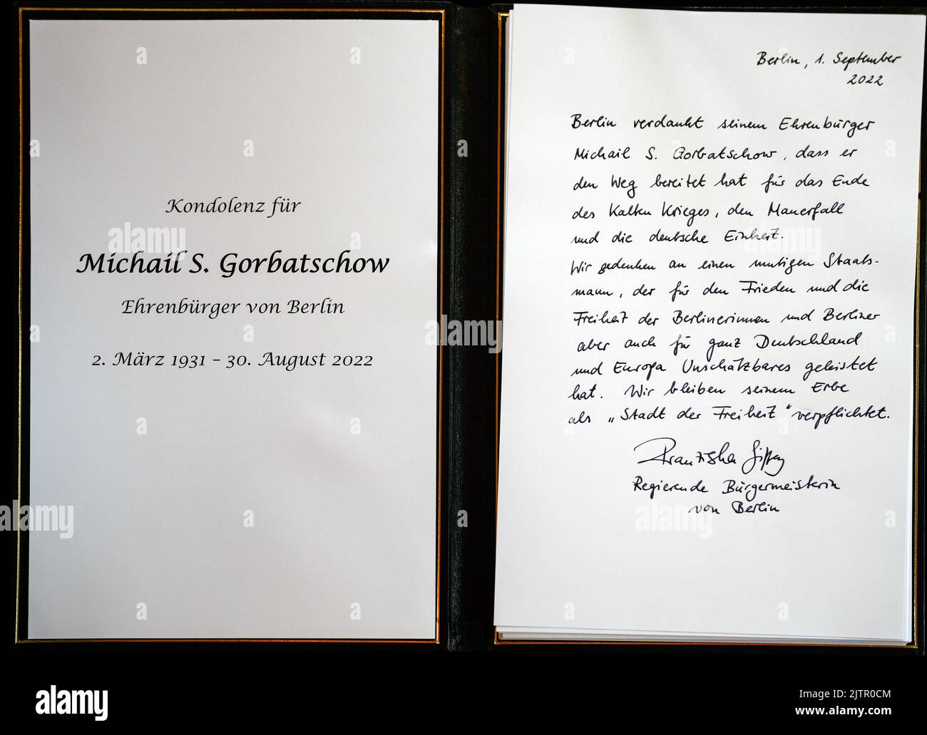 Berlin, Germany. 01st Sep, 2022. Franziska Giffey (SPD), Governing Mayor of Berlin, has signed the book of condolence for the late honorary citizen of Berlin, Mikhail S. Gorbachev, at the Red City Hall. Nobel Peace Prize laureate and former Soviet leader Gorbachev died in Moscow at the age of 91. Credit: Bernd von Jutrczenka/dpa/Alamy Live News Stock Photo