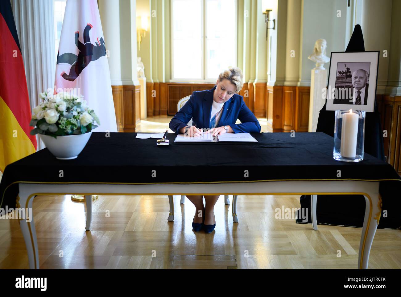Berlin, Germany. 01st Sep, 2022. Franziska Giffey (SPD), Governing Mayor of Berlin, signs the book of condolence for the late honorary citizen of Berlin, Mikhail S. Gorbachev, at the Red City Hall. Nobel Peace Prize laureate and former Soviet leader Gorbachev died in Moscow at the age of 91. Credit: Bernd von Jutrczenka/dpa/Alamy Live News Stock Photo