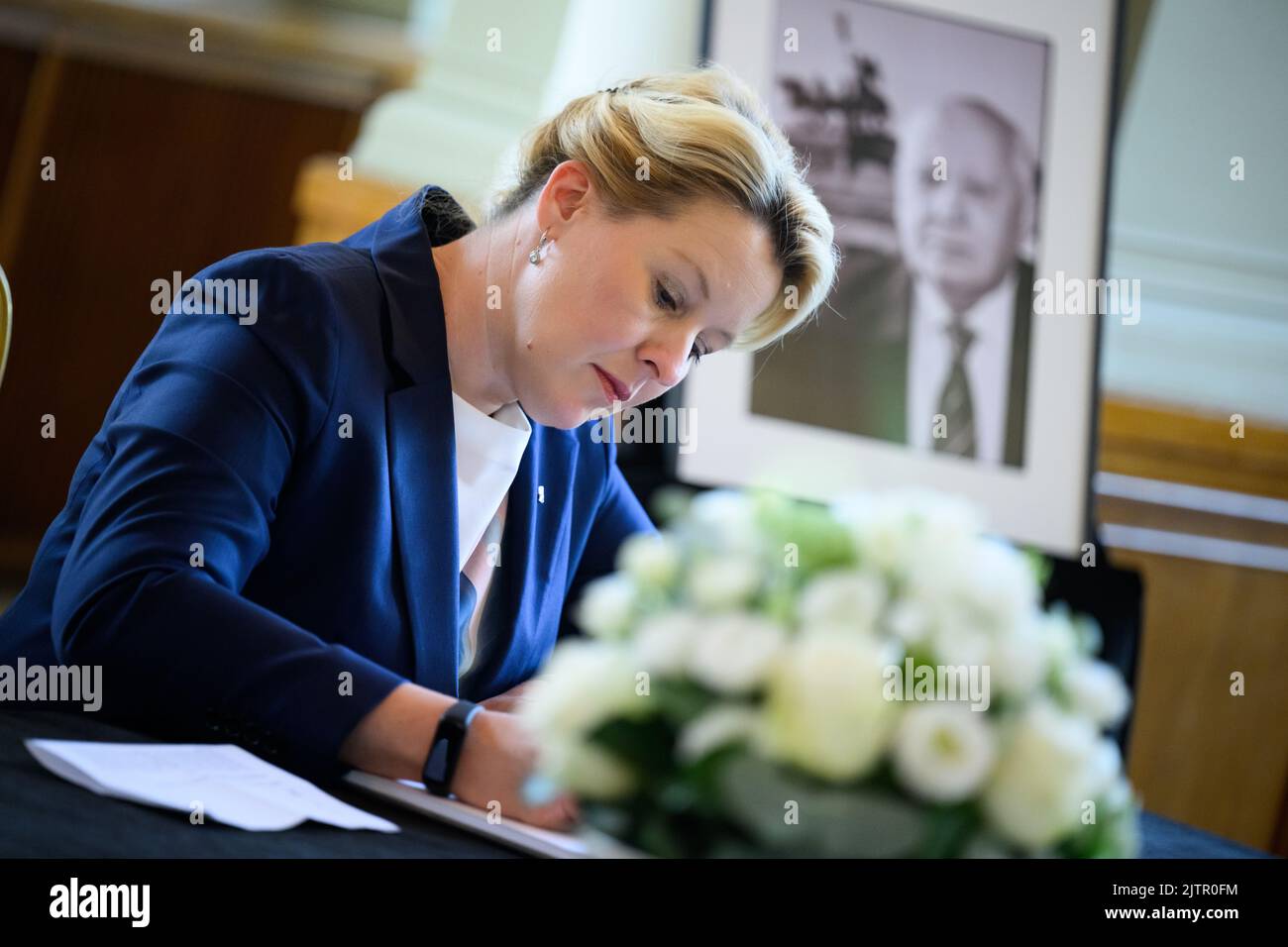 Berlin, Germany. 01st Sep, 2022. Franziska Giffey (SPD), Governing Mayor of Berlin, signs the book of condolence for the late honorary citizen of Berlin, Mikhail S. Gorbachev, at the Red City Hall. Nobel Peace Prize winner and former Soviet leader Gorbachev died in Moscow at the age of 91. Credit: Bernd von Jutrczenka/dpa/Alamy Live News Stock Photo