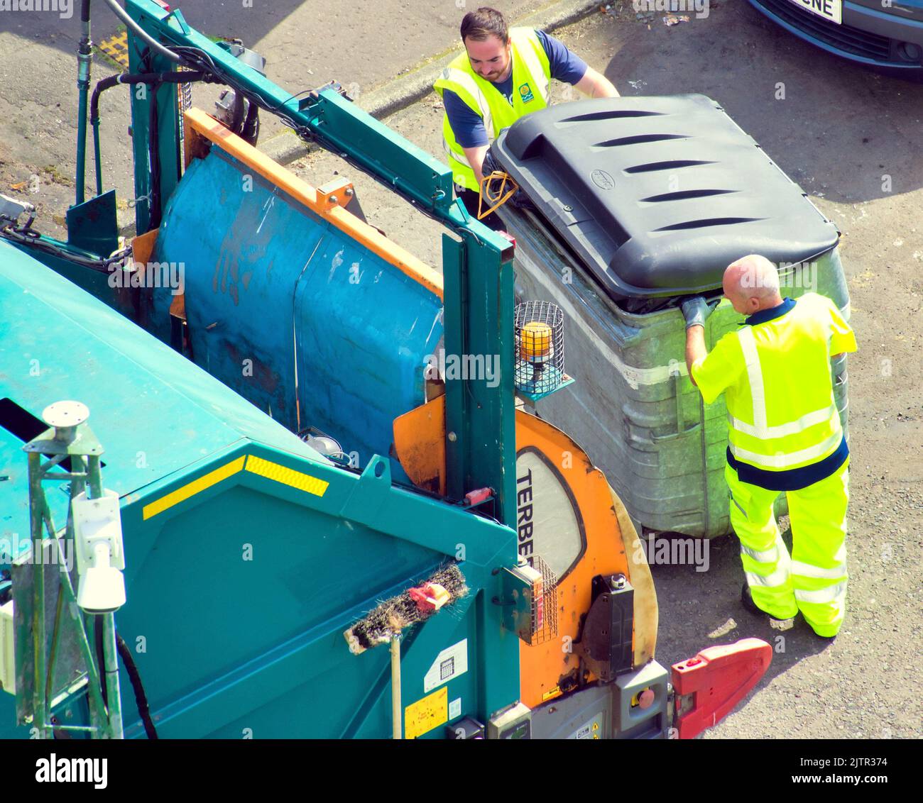 Glasgow, Scotland, UK 1st September, 2022. Bin collections restart as