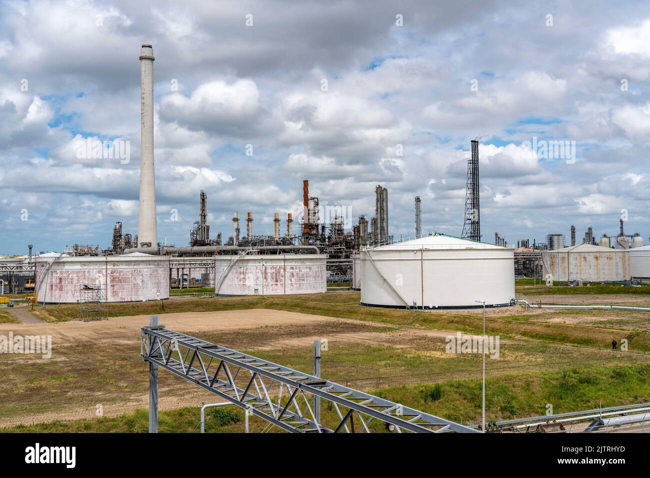 Shell Pernis refinery, largest refinery in Europe, production
