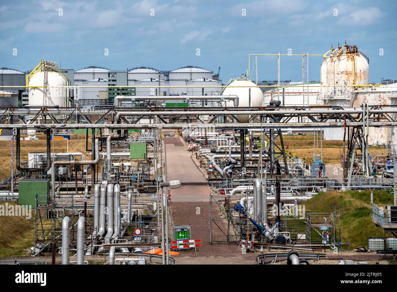 Shell Pernis refinery, largest refinery in Europe, production, logistics and tank facilities, production of various petroleum products, such as petrol Stock Photo