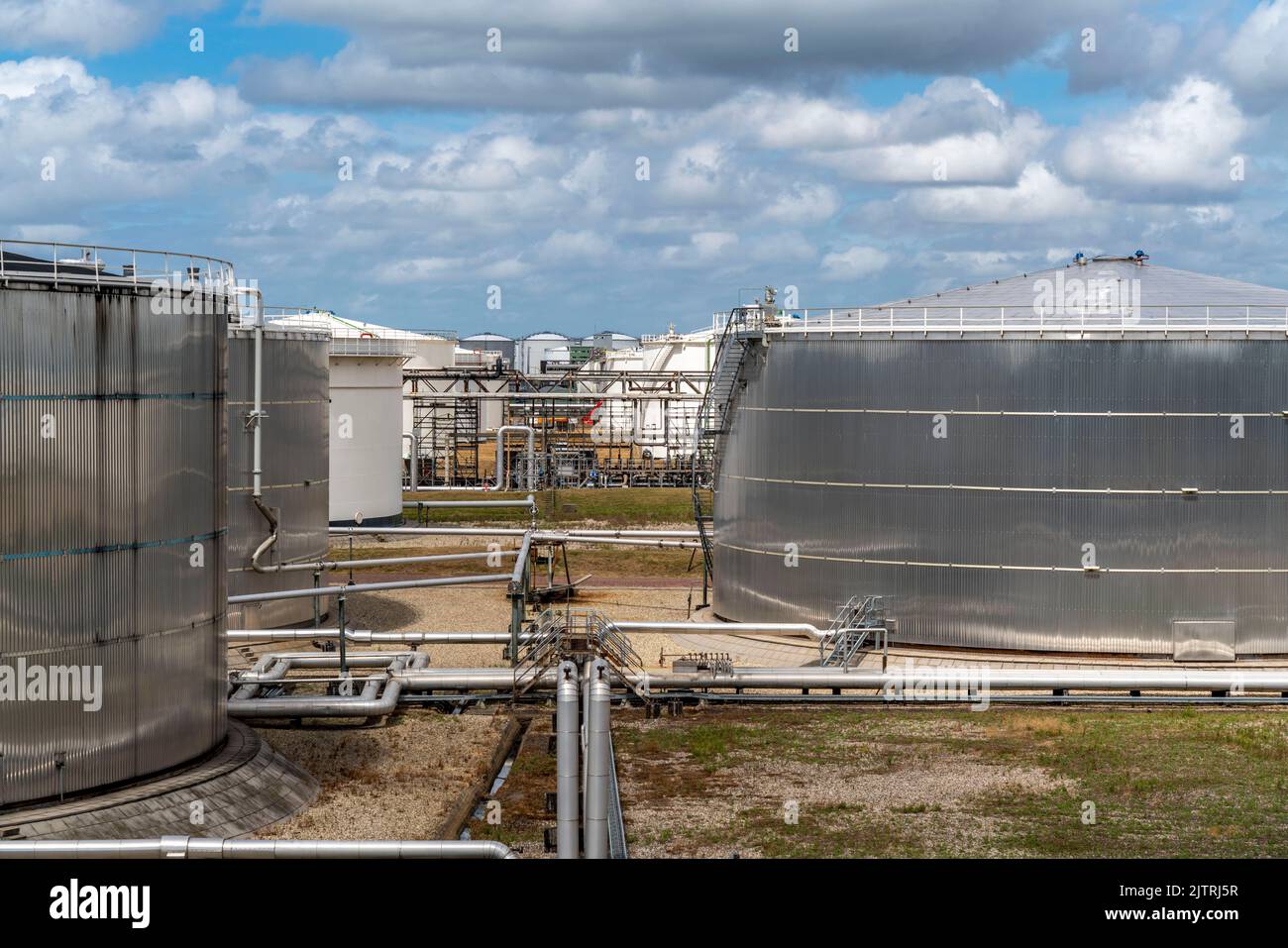 Shell Pernis refinery, largest refinery in Europe, production