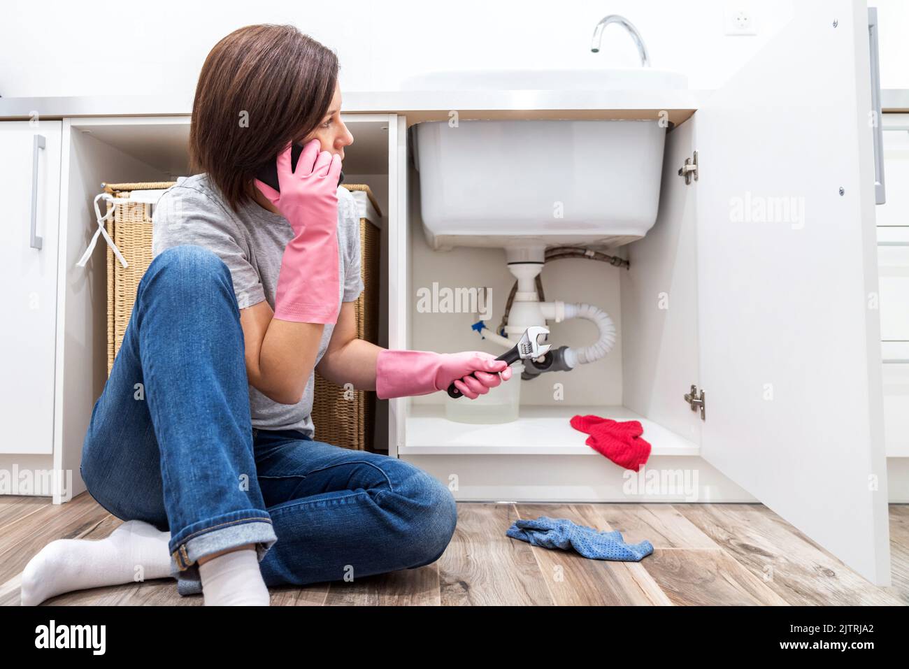 Water leak home sitting hires stock photography and images Alamy