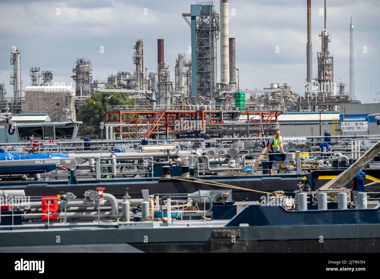 Shell Pernis refinery, largest refinery in Europe, production