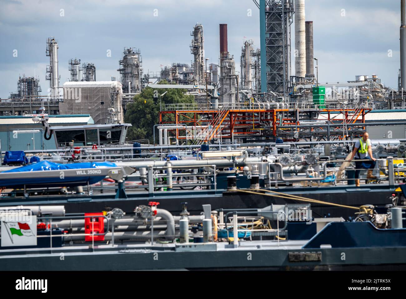 Shell Pernis refinery, largest refinery in Europe, production, logistics and tank facilities