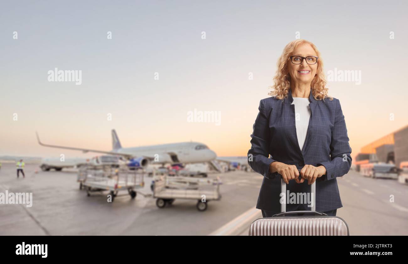 Suitcase airport woman hi-res stock photography and images - Alamy