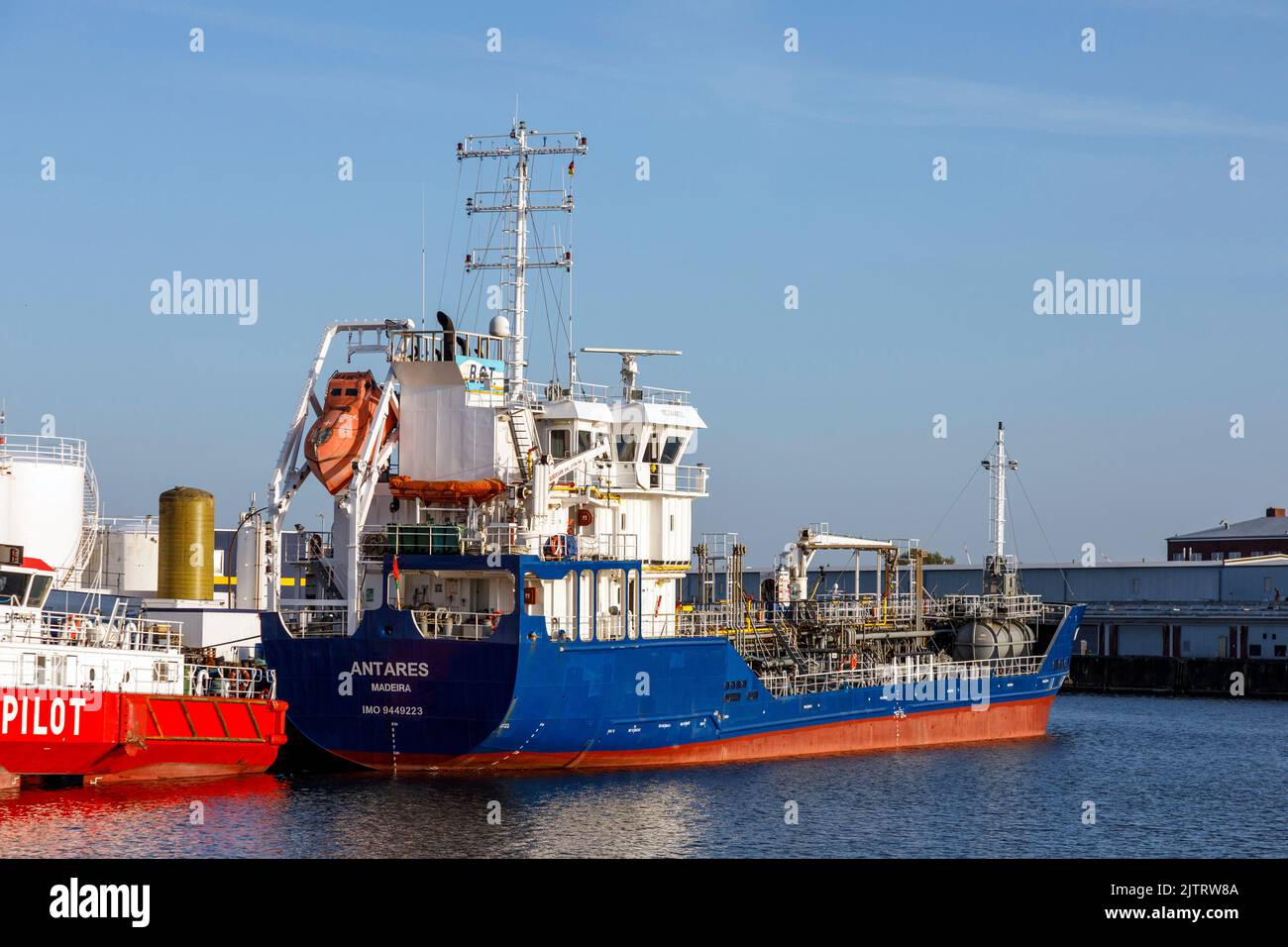 Tanker 'Antares' at the Hansakai in the Neuen Fischereihafen Stock Photo