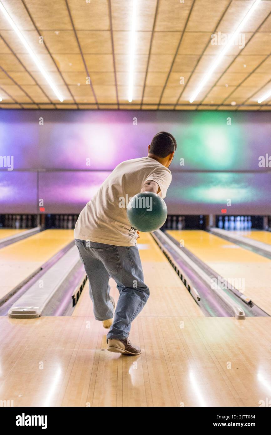 Young people bowling hi-res stock photography and images - Page 2 - Alamy